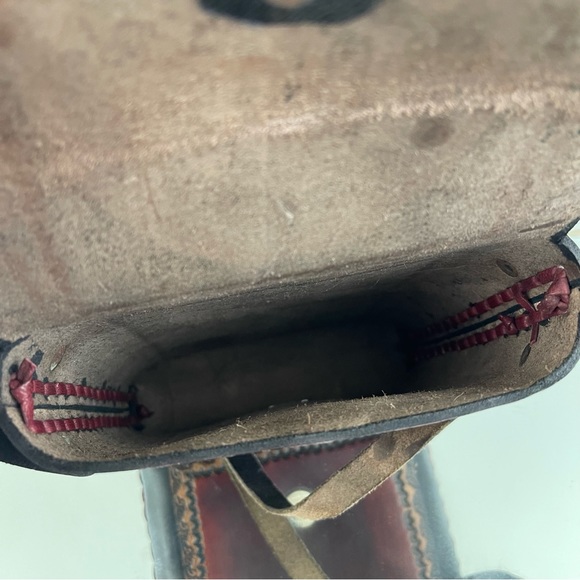 Vintage Hard Shell Tooled Leather Black Tan Red Aztec Graphic Crossbody Bag - Picture 10 of 11